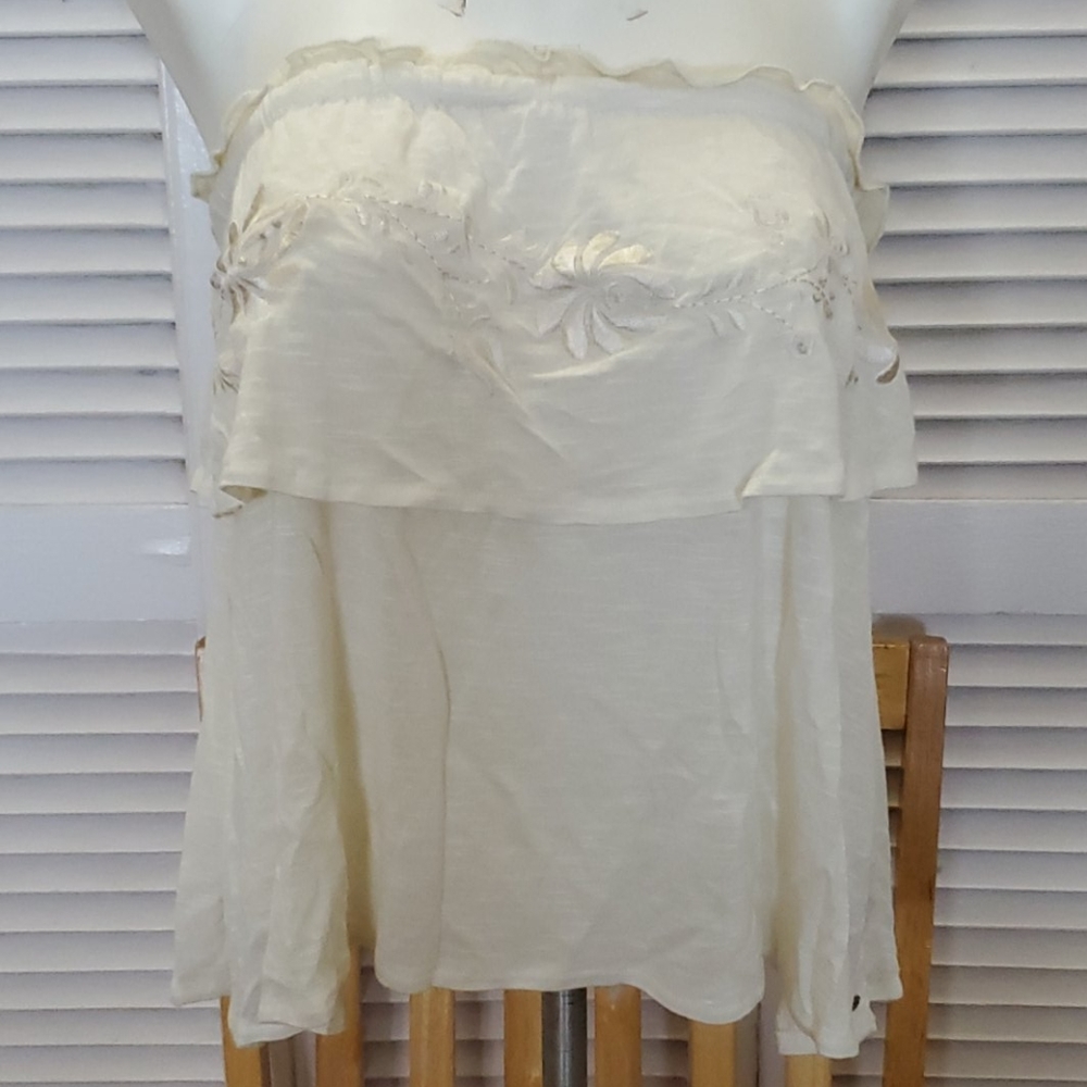 Strapless layered top with flower embroidery